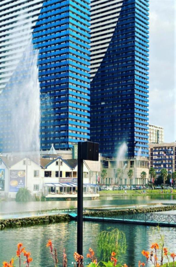 Orbi Twin Towers Aparthotel With Sea View Batumi Exterior foto