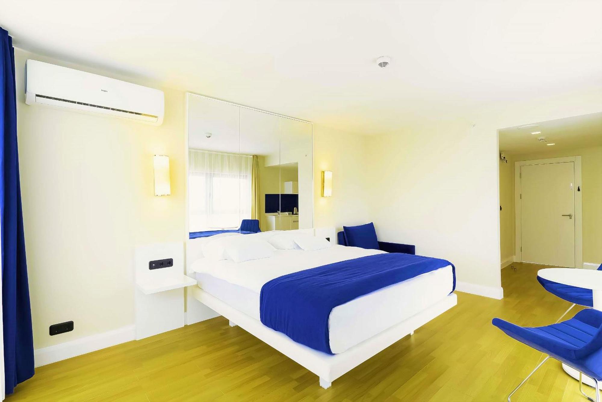 Orbi Twin Towers Aparthotel With Sea View Batumi Exterior foto